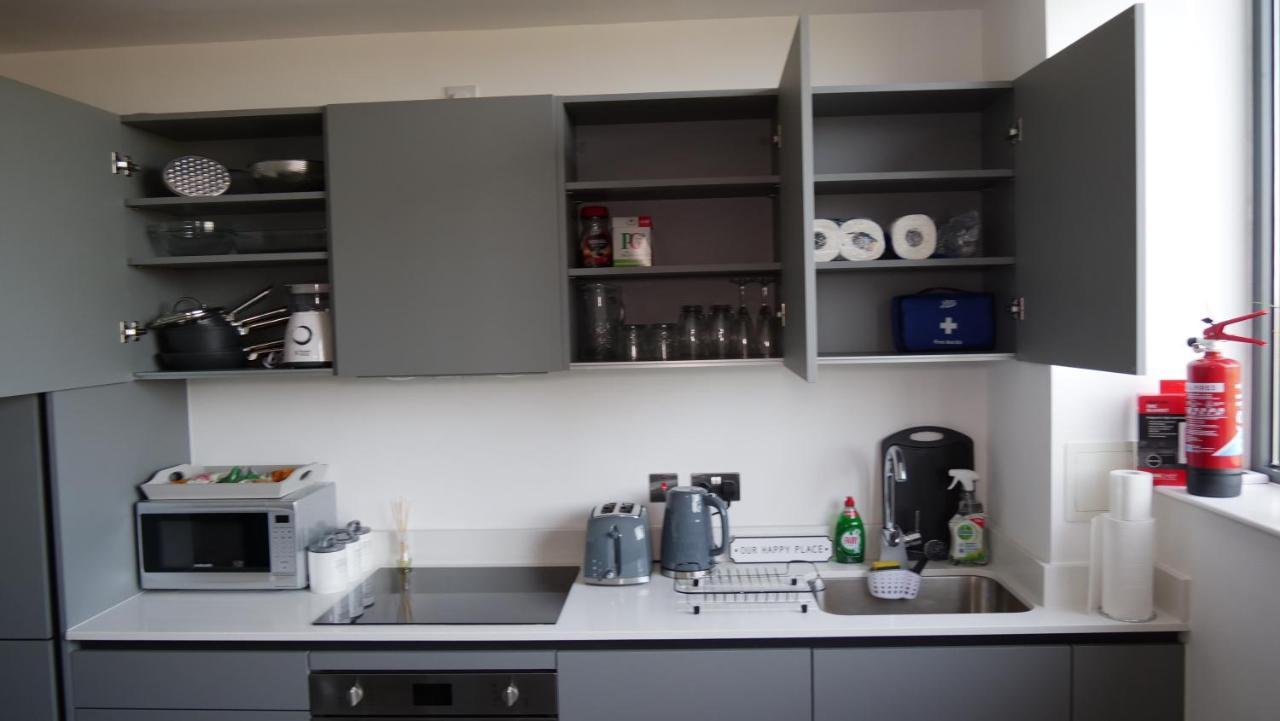 Luxurious Short Stay Flat In มิลตันคีนส์ ภายนอก รูปภาพ