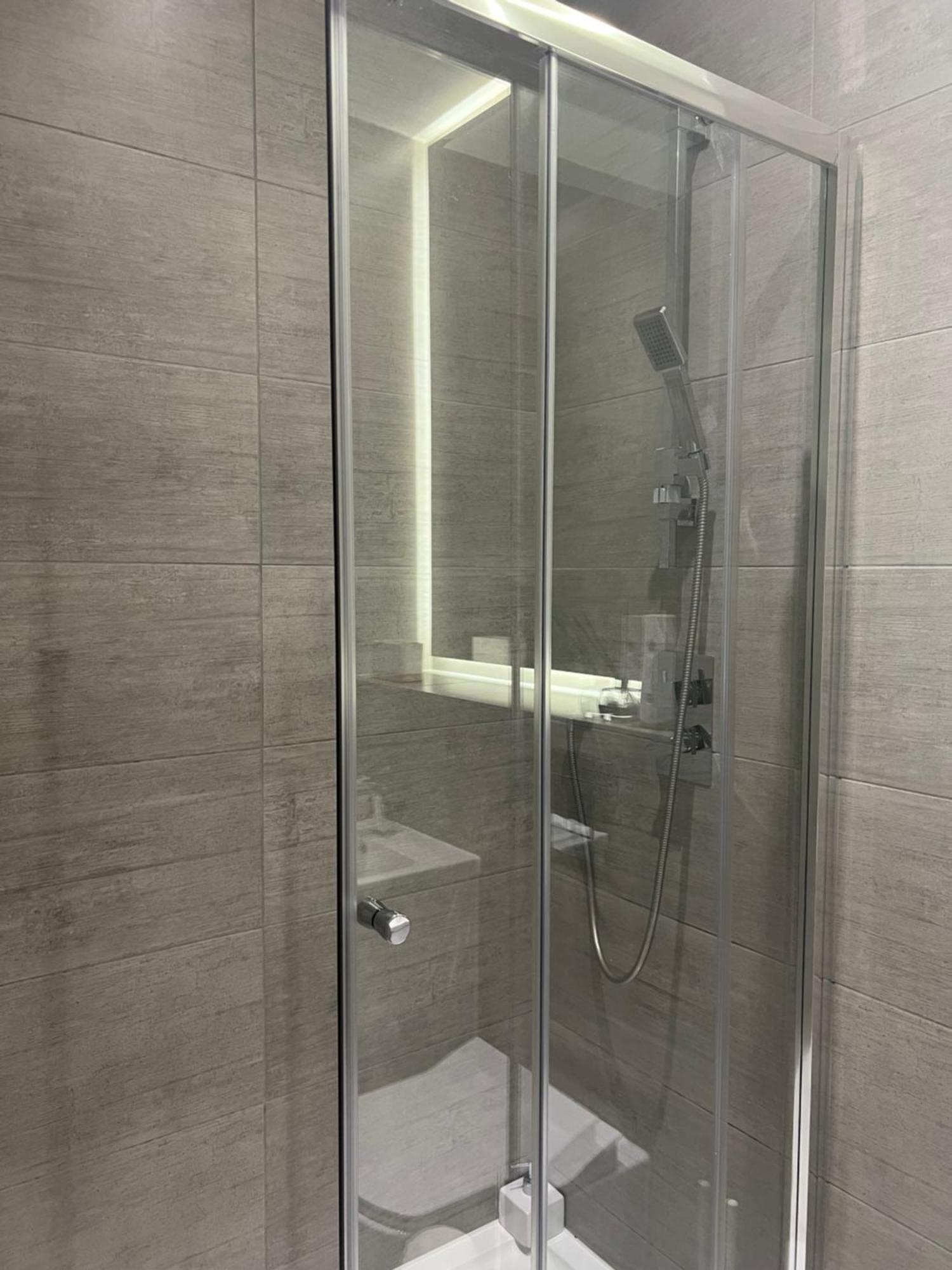 Luxurious Short Stay Flat In มิลตันคีนส์ ภายนอก รูปภาพ