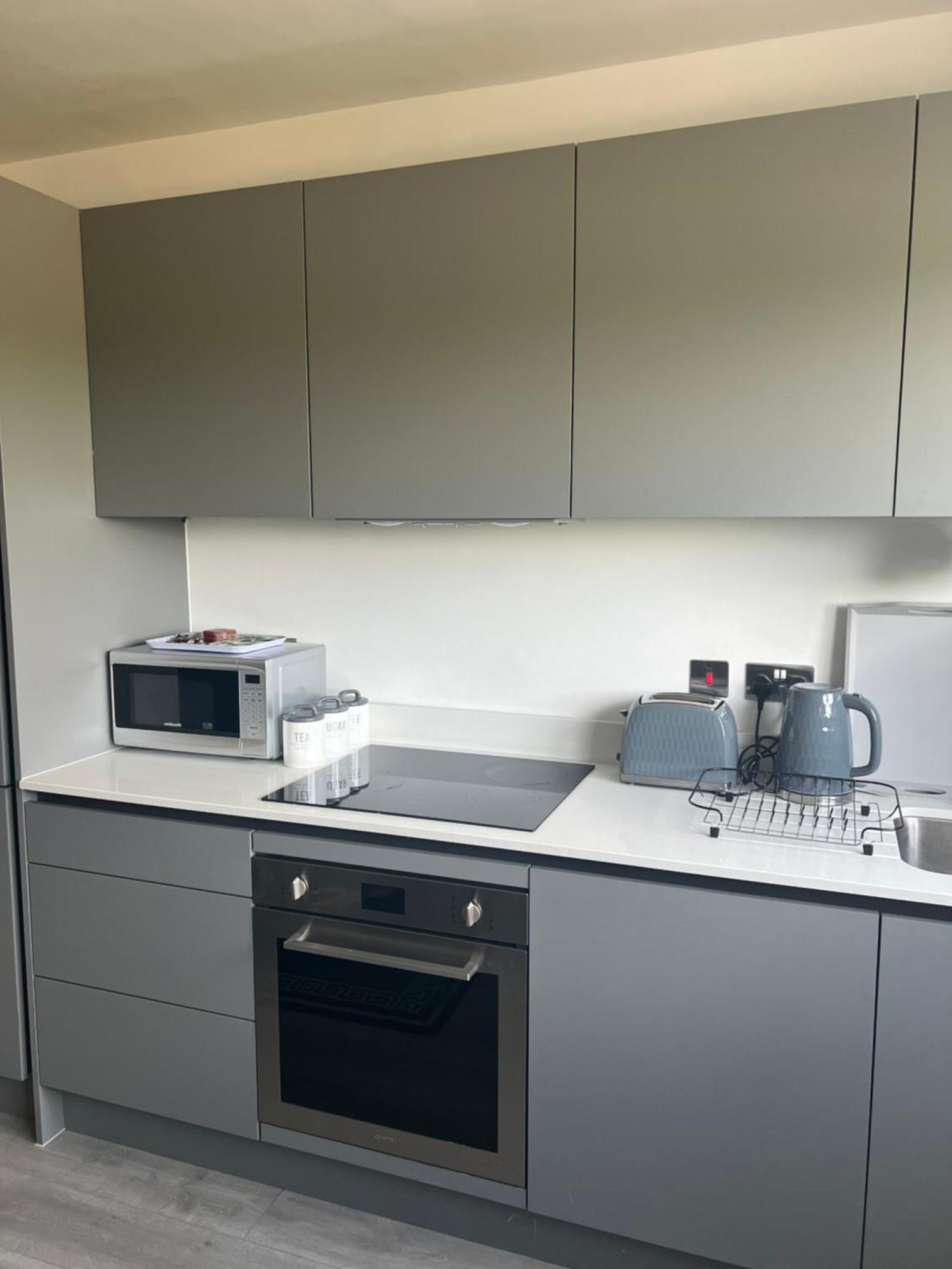Luxurious Short Stay Flat In มิลตันคีนส์ ภายนอก รูปภาพ